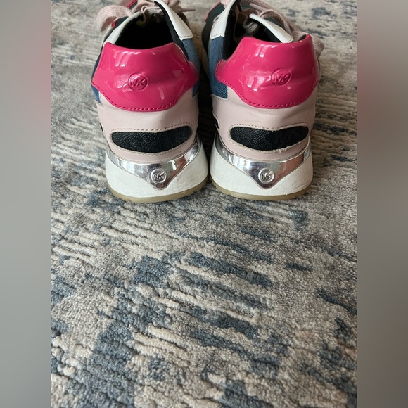 MK tennis shoes - Picture 4 of 6